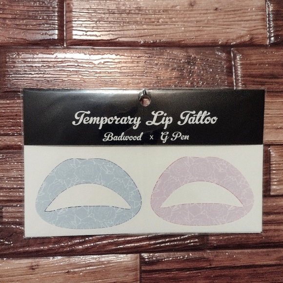 Badwood Temporary Lip Tattoos Blue and Red Roses 2 in Pack - Picture 1 of 4
